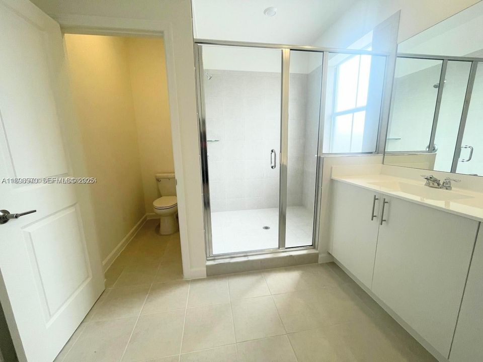 En Renta: $4,300 (4 camas, 3 baños, 2439 Pies cuadrados)