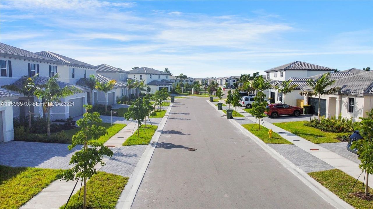 En Renta: $4,300 (4 camas, 3 baños, 2439 Pies cuadrados)