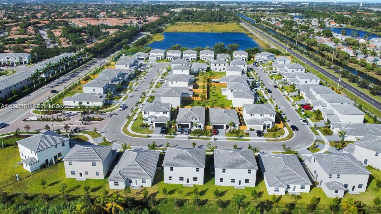 En Renta: $4,300 (4 camas, 3 baños, 2439 Pies cuadrados)