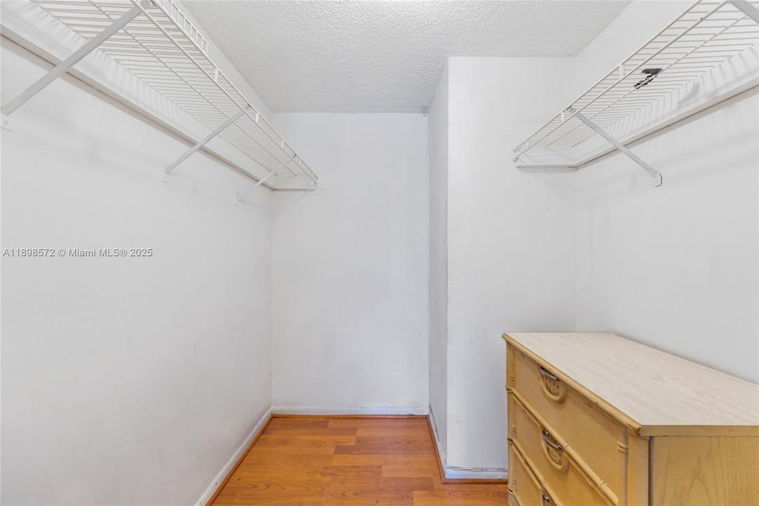 For Rent: $1,800 (1 beds, 1 baths, 680 Square Feet)