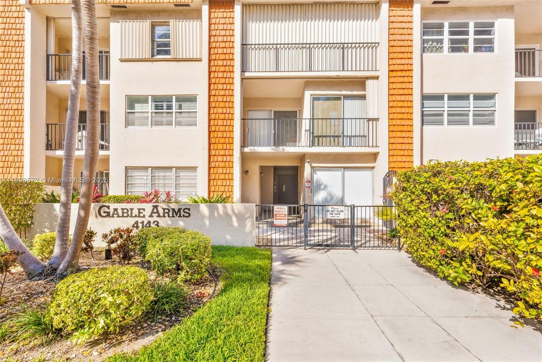 For Rent: $1,800 (1 beds, 1 baths, 680 Square Feet)