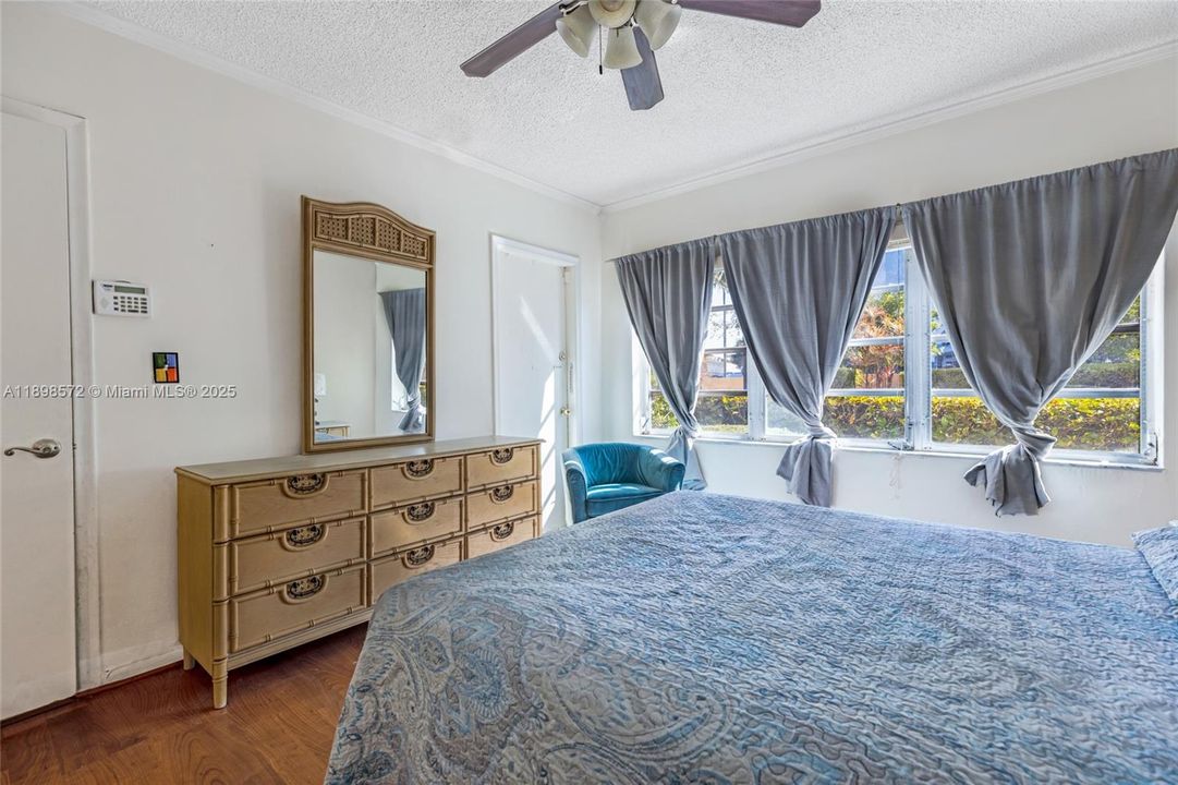 For Rent: $1,800 (1 beds, 1 baths, 680 Square Feet)