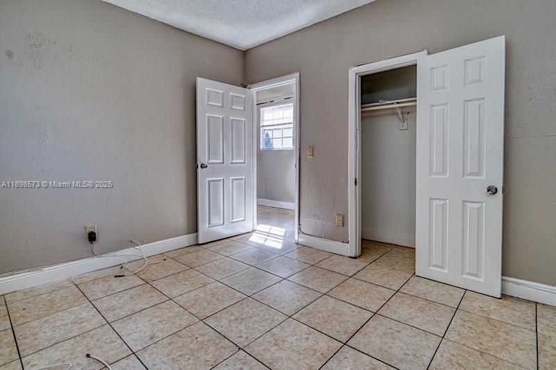 For Rent: $1,600 (2 beds, 1 baths, 2446 Square Feet)