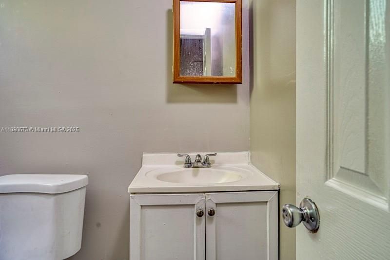 For Rent: $1,600 (2 beds, 1 baths, 2446 Square Feet)