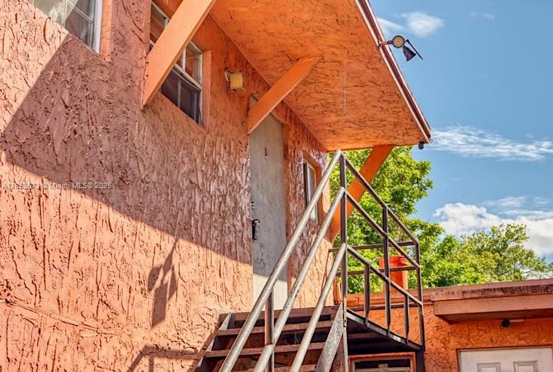 For Rent: $1,600 (2 beds, 1 baths, 2446 Square Feet)