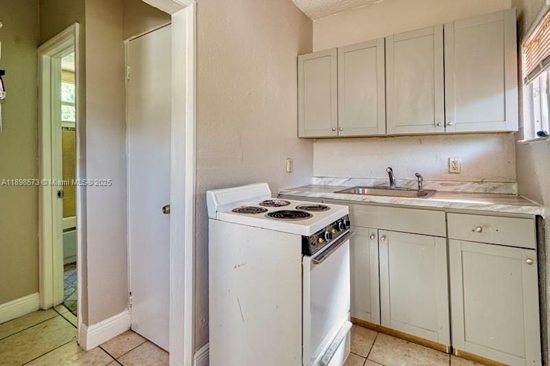 For Rent: $1,600 (2 beds, 1 baths, 2446 Square Feet)