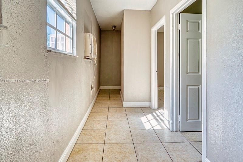 For Rent: $1,600 (2 beds, 1 baths, 2446 Square Feet)