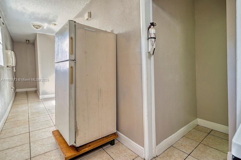 For Rent: $1,600 (2 beds, 1 baths, 2446 Square Feet)