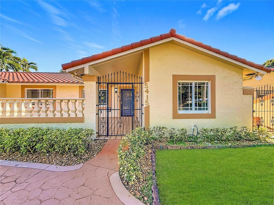 待售: $785,000 (4 贝兹, 2 浴室, 1729 平方英尺)