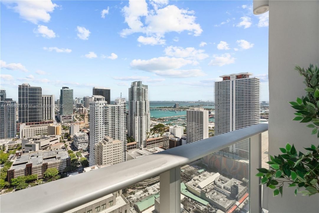 最近售出: $385,000 (2 贝兹, 1 浴室, 736 平方英尺)