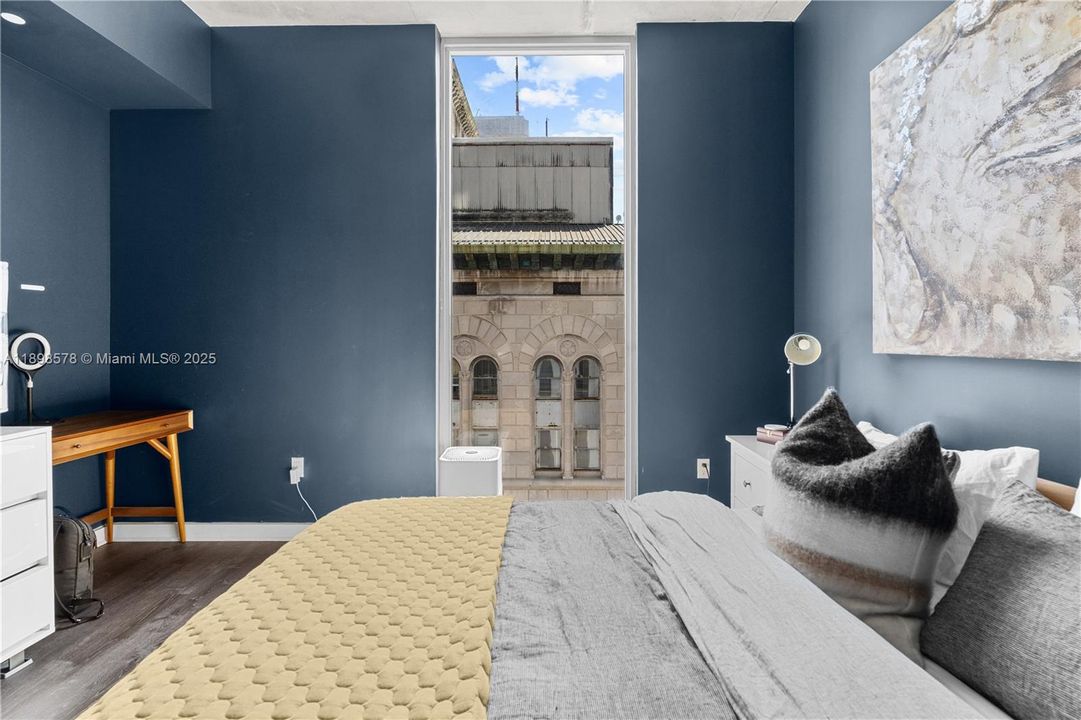 最近售出: $385,000 (2 贝兹, 1 浴室, 736 平方英尺)