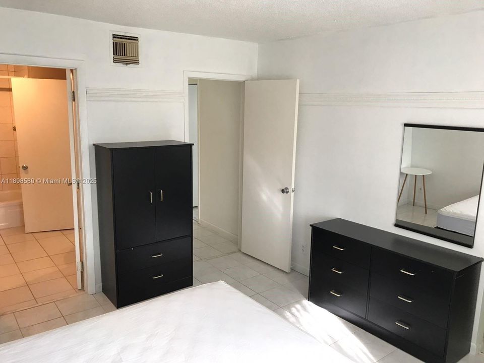 Activo con contrato: $189,000 (1 camas, 1 baños, 841 Pies cuadrados)