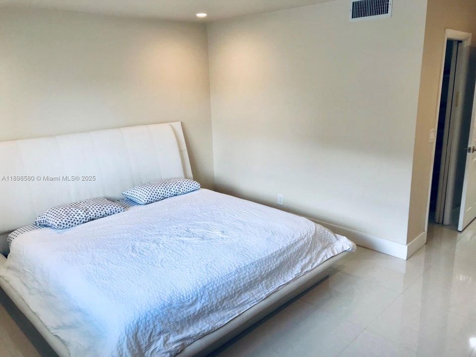 Activo con contrato: $189,000 (1 camas, 1 baños, 841 Pies cuadrados)