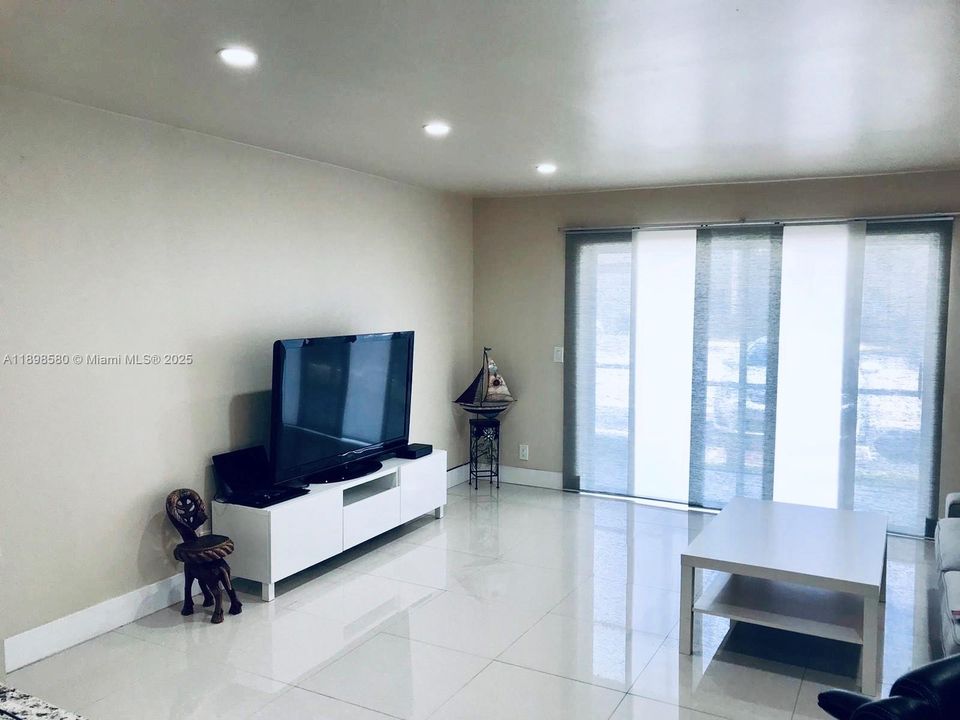 Activo con contrato: $189,000 (1 camas, 1 baños, 841 Pies cuadrados)