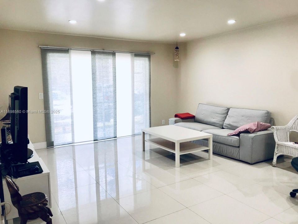 Activo con contrato: $189,000 (1 camas, 1 baños, 841 Pies cuadrados)