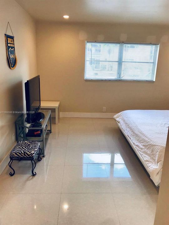 Activo con contrato: $189,000 (1 camas, 1 baños, 841 Pies cuadrados)