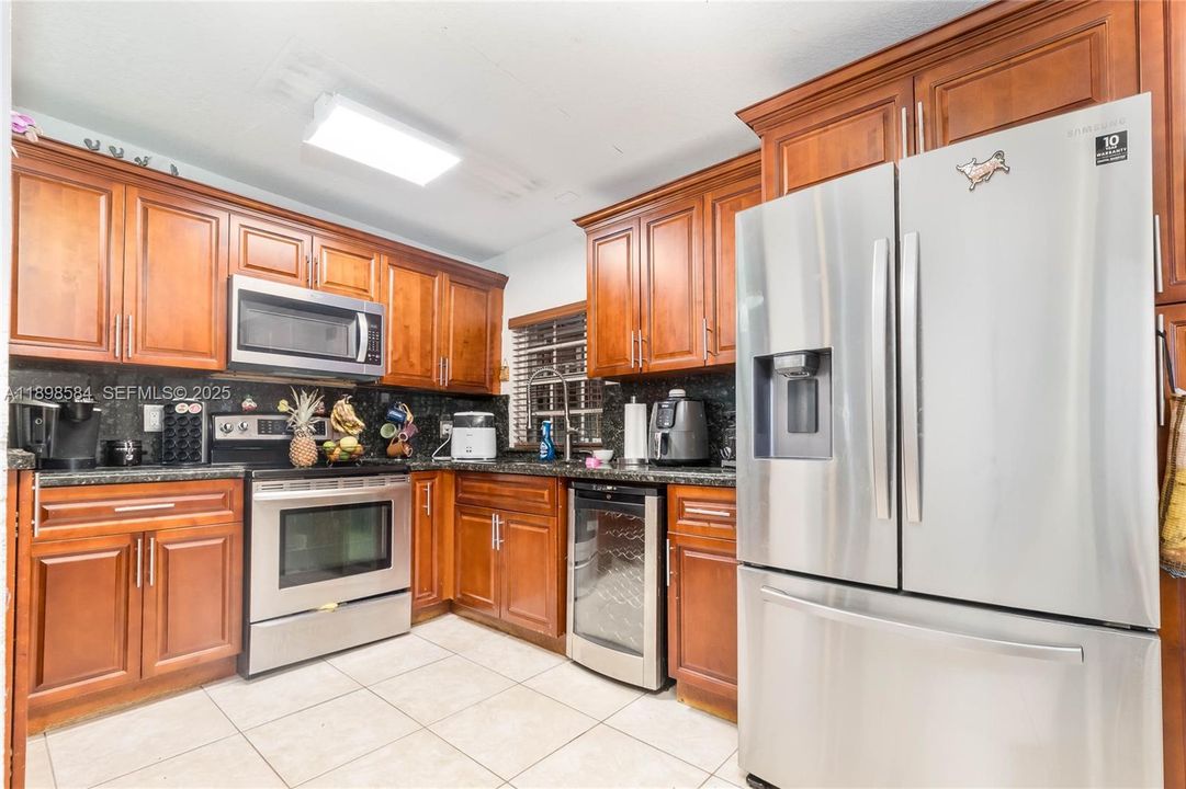 For Sale: $745,000 (5 beds, 2 baths, 2006 Square Feet)