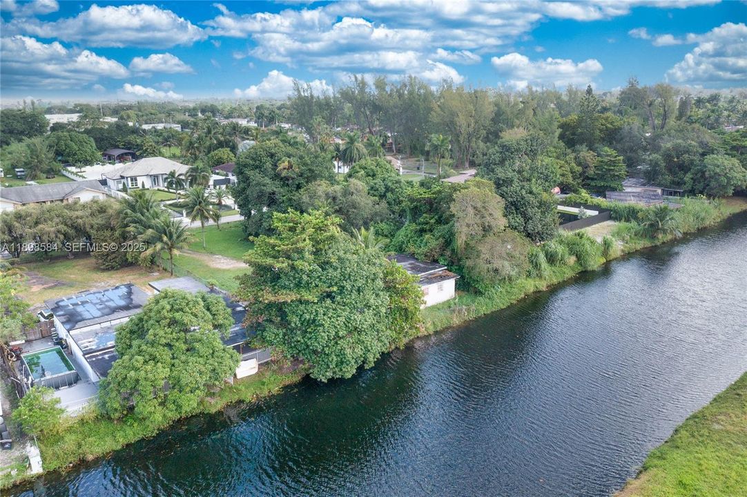 For Sale: $745,000 (5 beds, 2 baths, 2006 Square Feet)