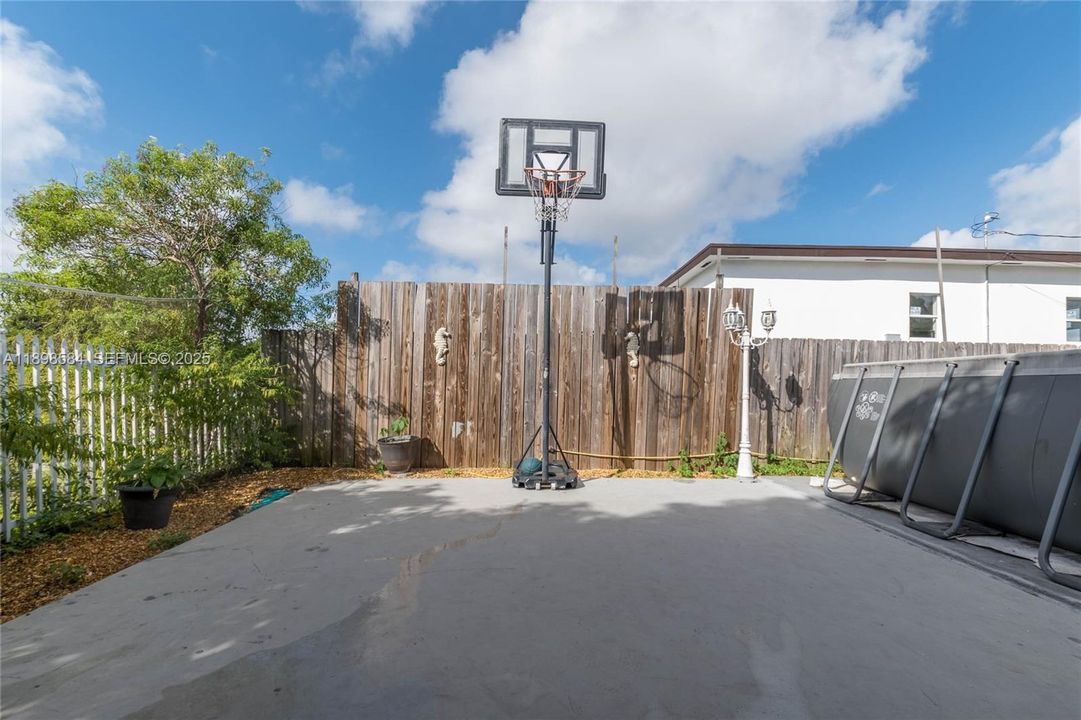 For Sale: $745,000 (5 beds, 2 baths, 2006 Square Feet)