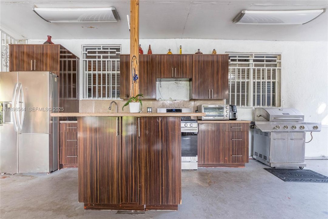 For Sale: $745,000 (5 beds, 2 baths, 2006 Square Feet)