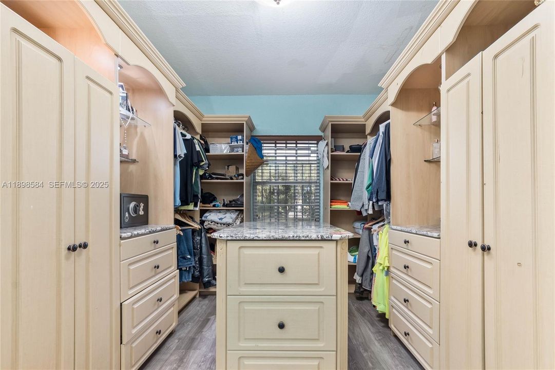 For Sale: $745,000 (5 beds, 2 baths, 2006 Square Feet)