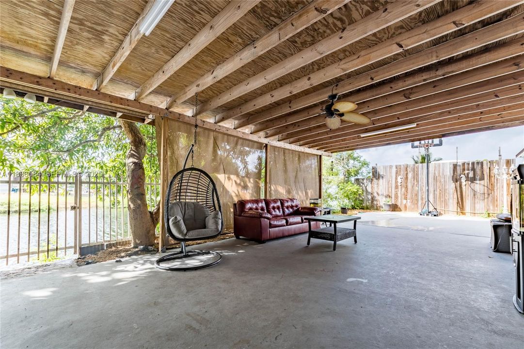 For Sale: $745,000 (5 beds, 2 baths, 2006 Square Feet)