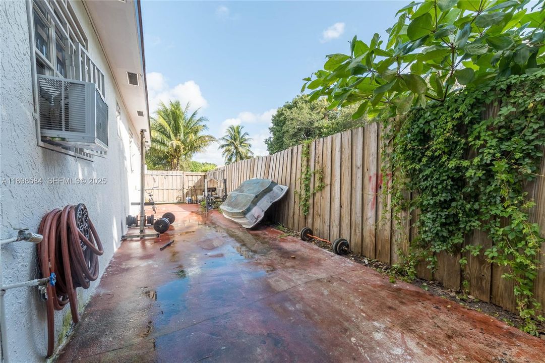 For Sale: $745,000 (5 beds, 2 baths, 2006 Square Feet)