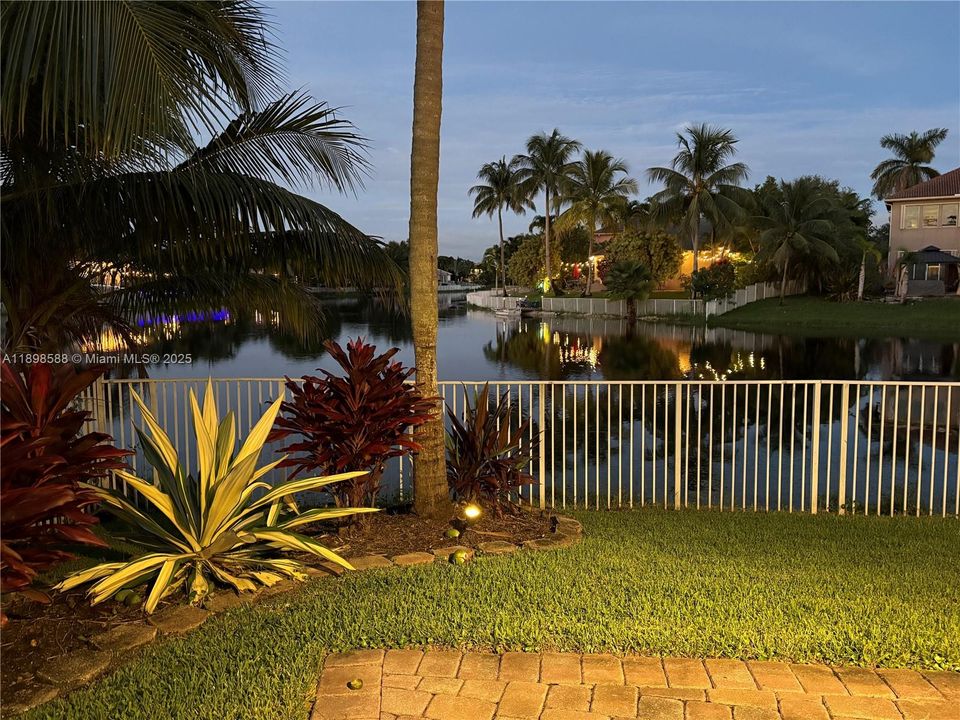 待售: $950,000 (5 贝兹, 3 浴室, 2894 平方英尺)