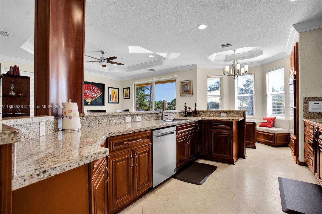 待售: $950,000 (5 贝兹, 3 浴室, 2894 平方英尺)