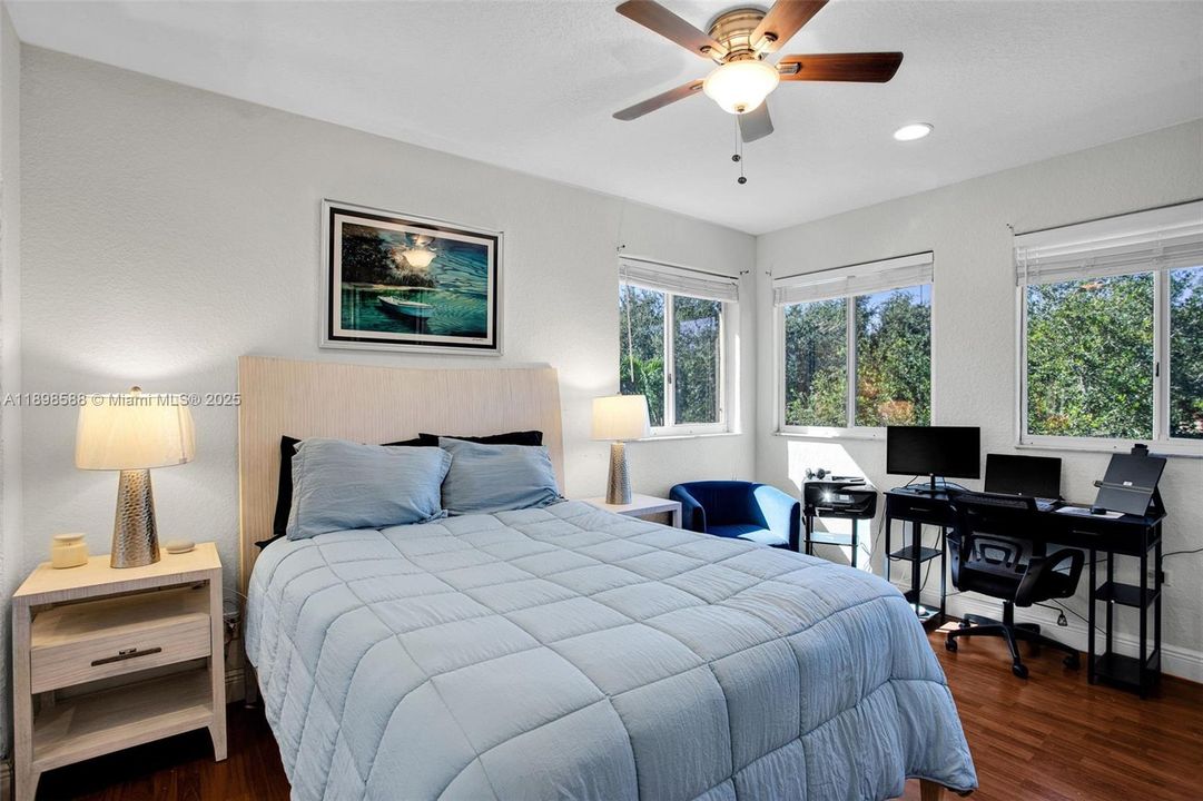 待售: $950,000 (5 贝兹, 3 浴室, 2894 平方英尺)