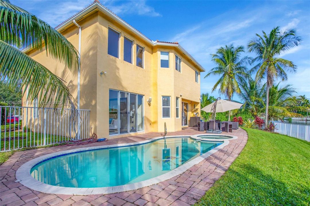 待售: $950,000 (5 贝兹, 3 浴室, 2894 平方英尺)