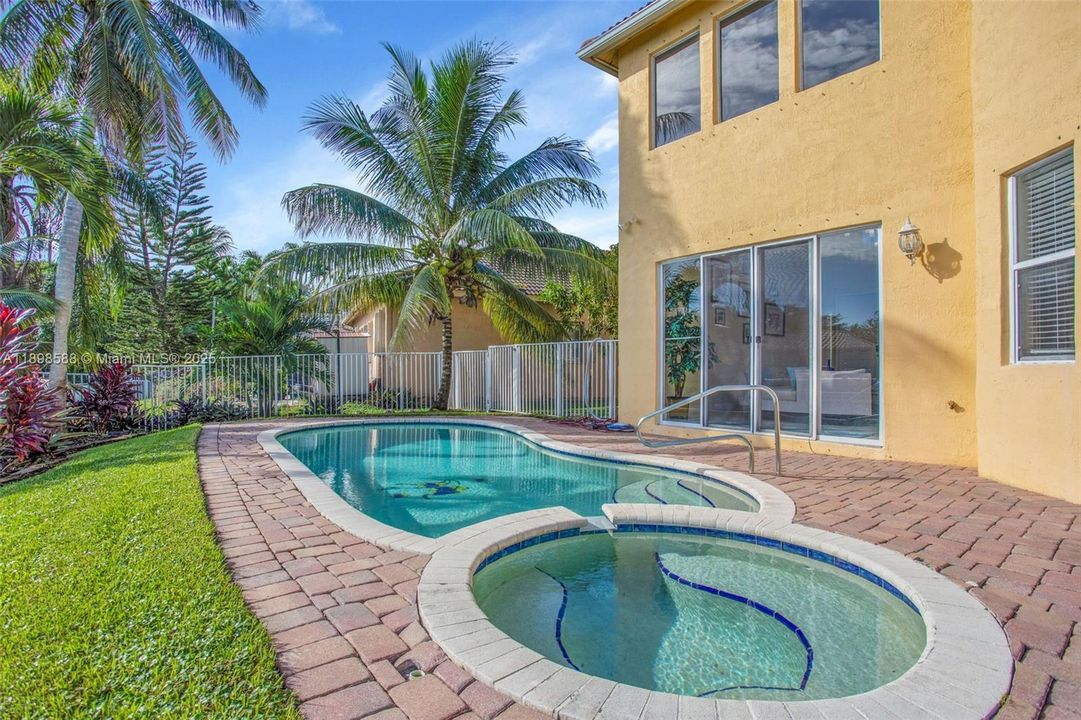 待售: $950,000 (5 贝兹, 3 浴室, 2894 平方英尺)