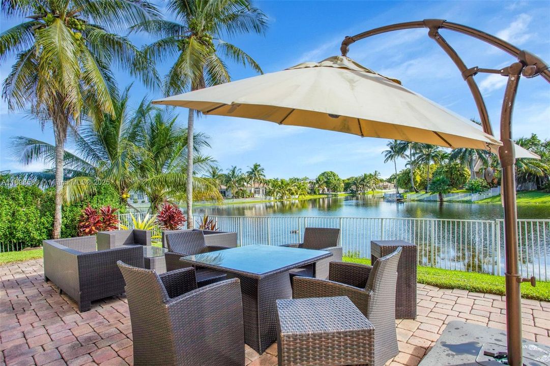 待售: $950,000 (5 贝兹, 3 浴室, 2894 平方英尺)