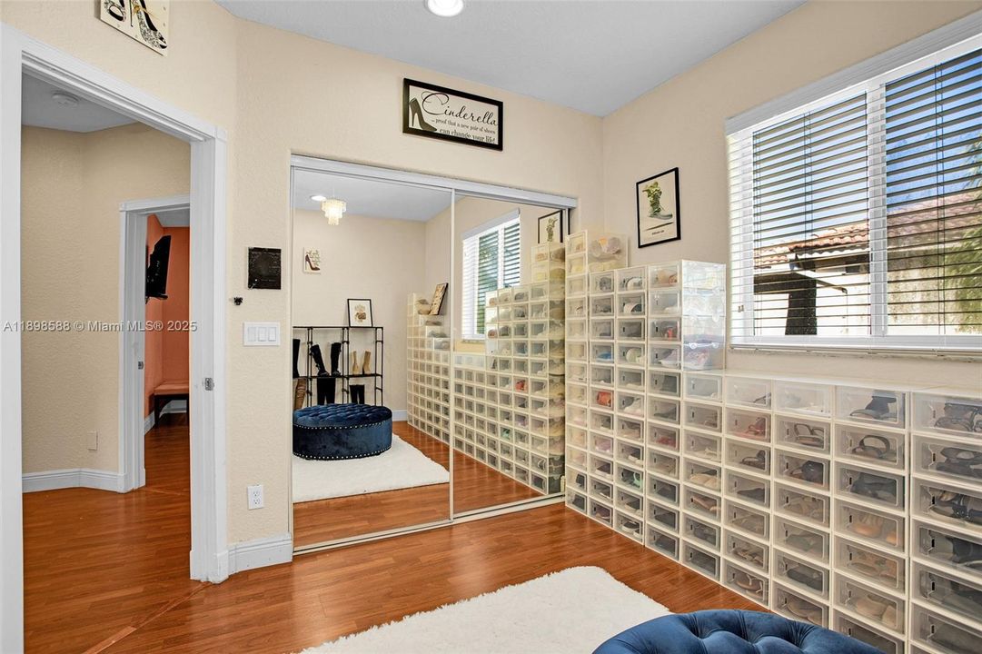 待售: $950,000 (5 贝兹, 3 浴室, 2894 平方英尺)