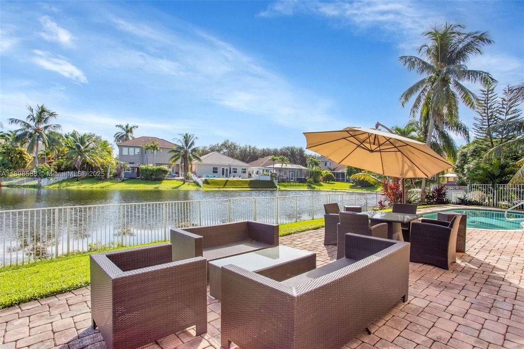 待售: $950,000 (5 贝兹, 3 浴室, 2894 平方英尺)