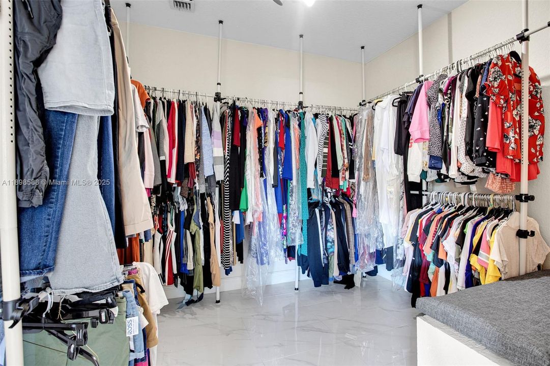 待售: $950,000 (5 贝兹, 3 浴室, 2894 平方英尺)