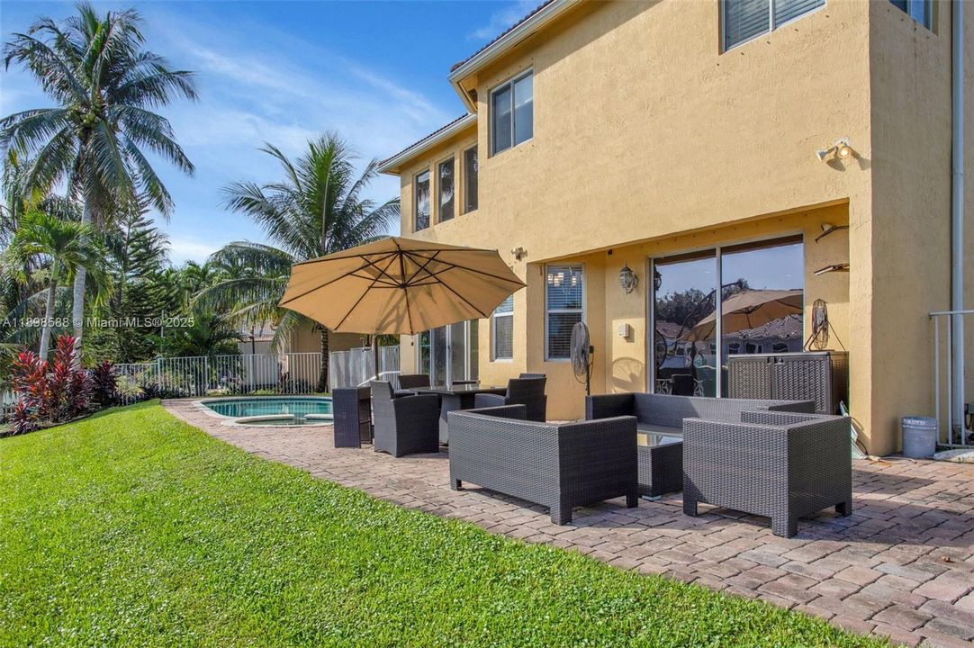 待售: $950,000 (5 贝兹, 3 浴室, 2894 平方英尺)