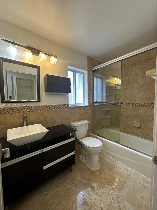 En Venta: $640,000 (3 camas, 2 baños, 1356 Pies cuadrados)