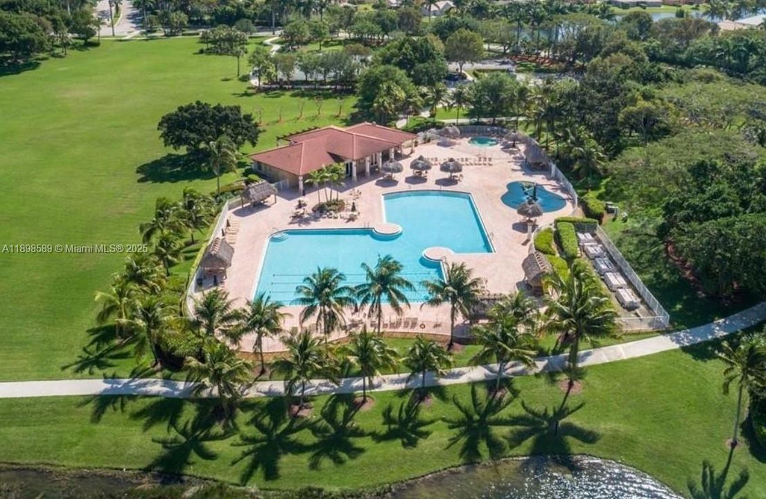 En Venta: $640,000 (3 camas, 2 baños, 1356 Pies cuadrados)