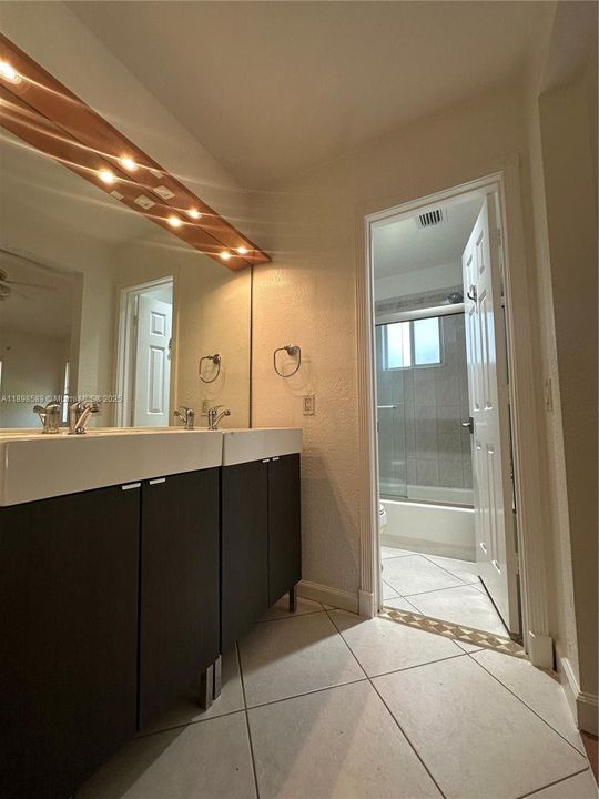 En Venta: $640,000 (3 camas, 2 baños, 1356 Pies cuadrados)