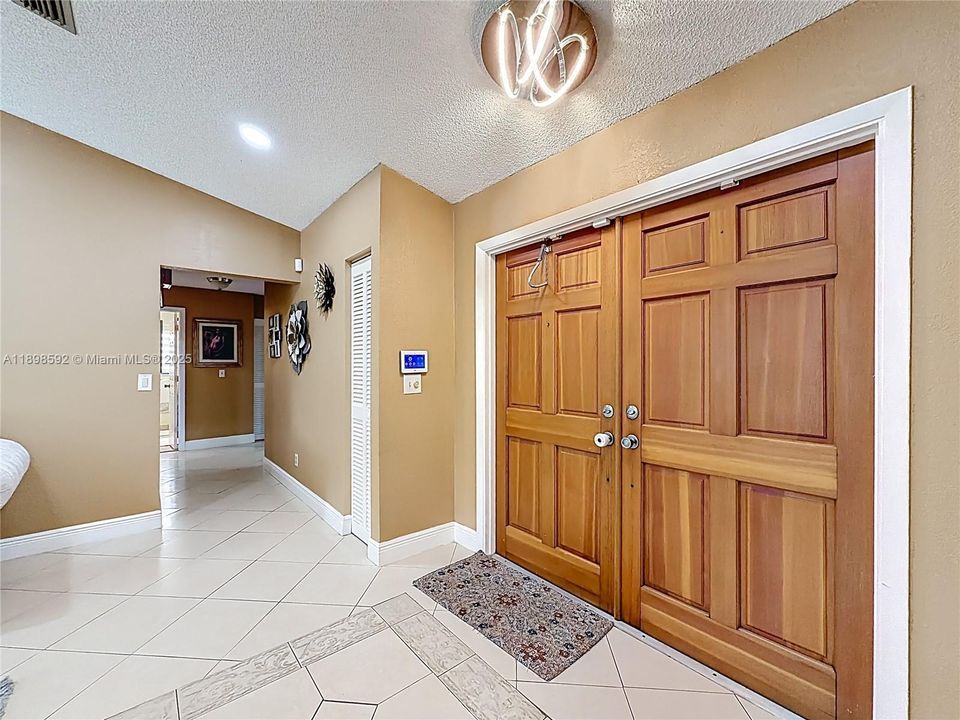 В аренду: $4,250 (3 спален, 2 ванн, 2004 Квадратных фут)