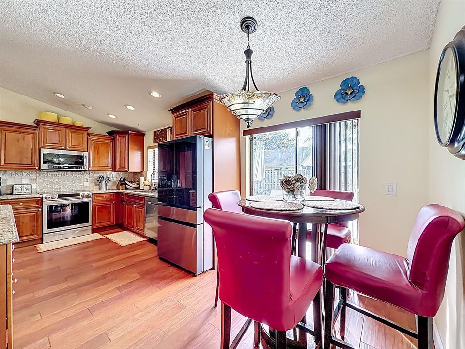 В аренду: $4,250 (3 спален, 2 ванн, 2004 Квадратных фут)