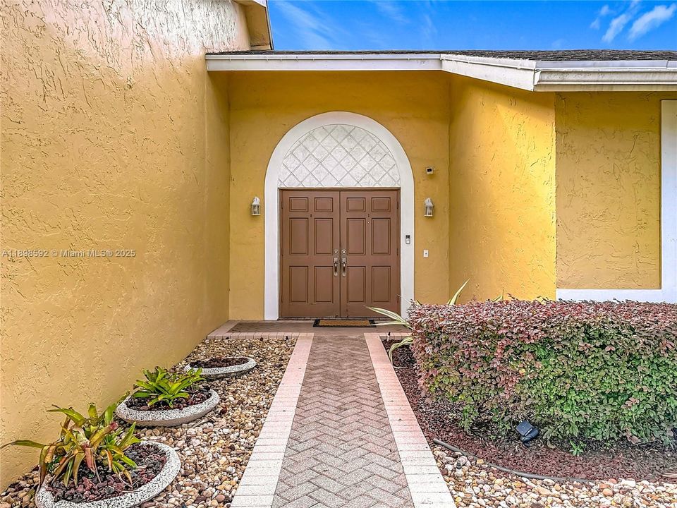 В аренду: $4,250 (3 спален, 2 ванн, 2004 Квадратных фут)