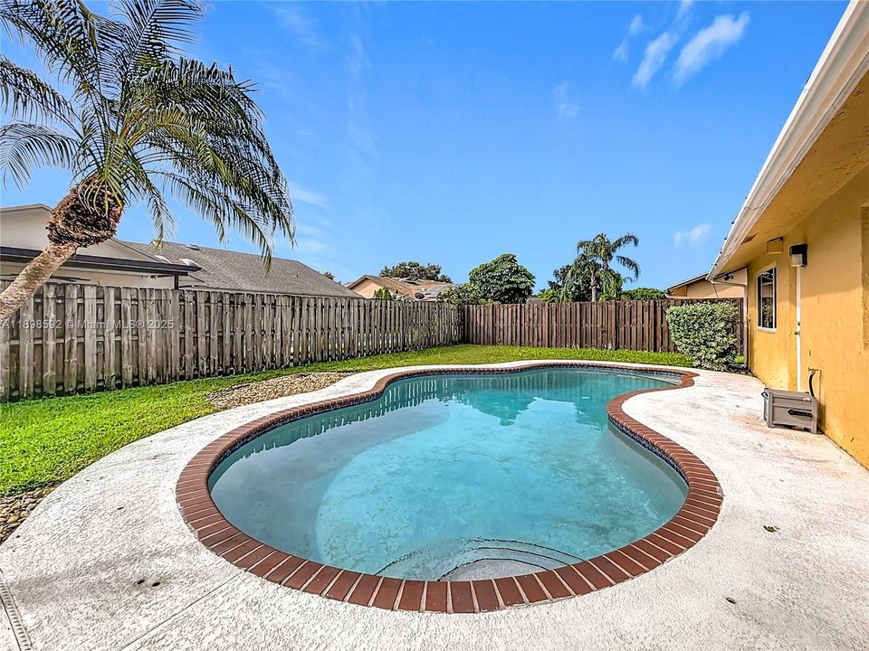 В аренду: $4,250 (3 спален, 2 ванн, 2004 Квадратных фут)