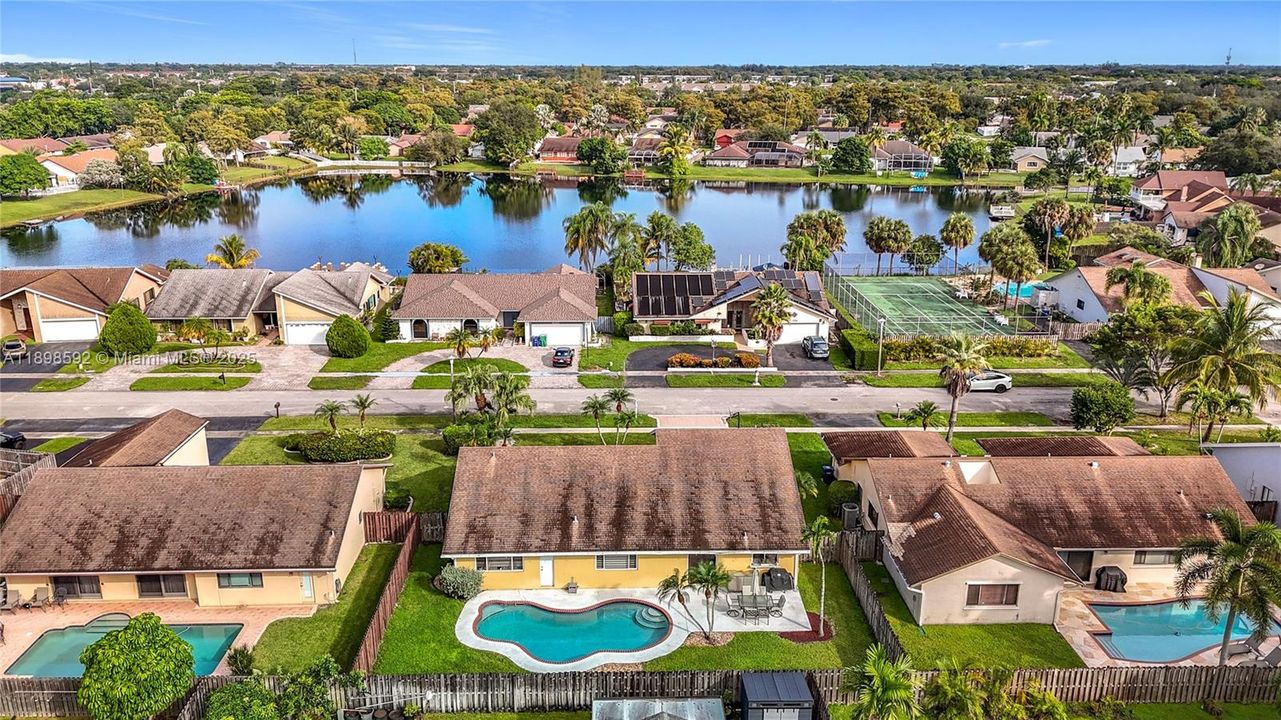 В аренду: $4,250 (3 спален, 2 ванн, 2004 Квадратных фут)