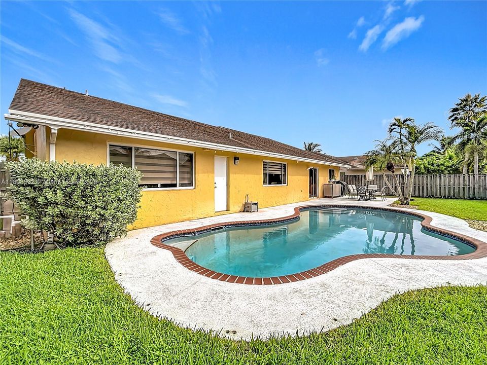 В аренду: $4,250 (3 спален, 2 ванн, 2004 Квадратных фут)