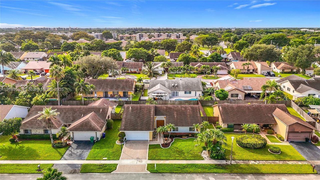 В аренду: $4,250 (3 спален, 2 ванн, 2004 Квадратных фут)