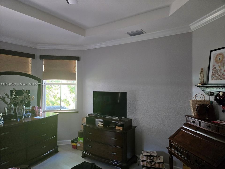 For Sale: $930,000 (4 beds, 3 baths, 2144 Square Feet)