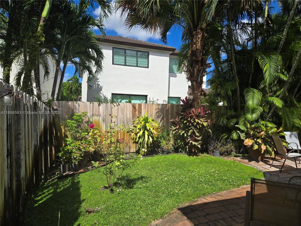 For Sale: $930,000 (4 beds, 3 baths, 2144 Square Feet)