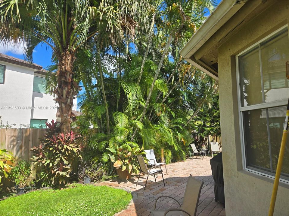 For Sale: $930,000 (4 beds, 3 baths, 2144 Square Feet)